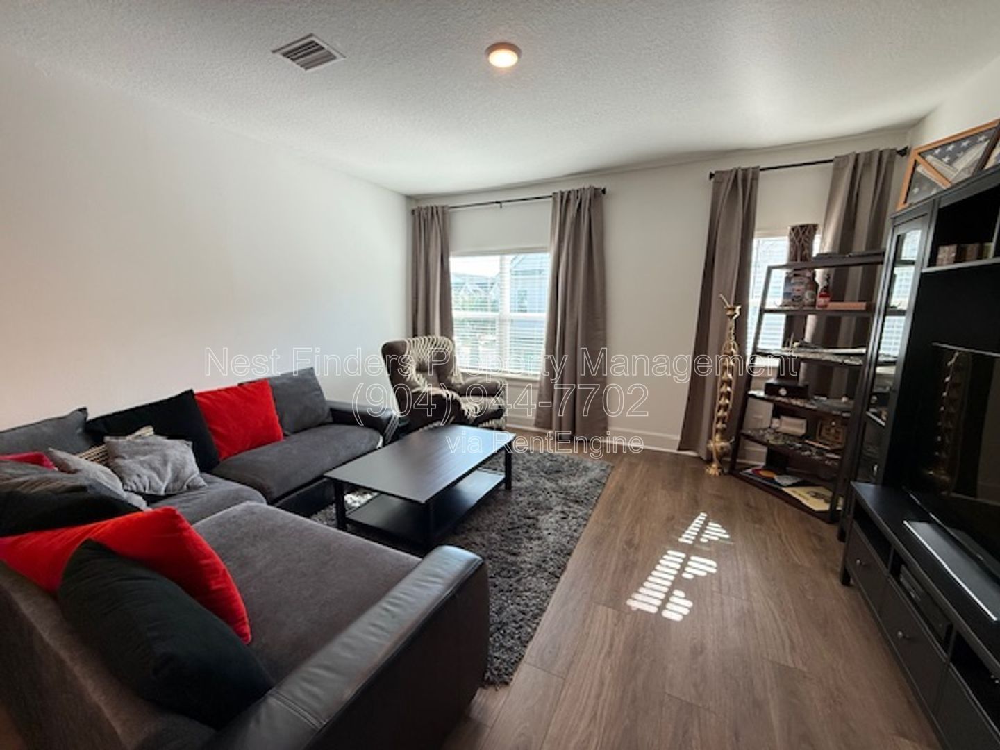 Stunning 2 bedroom townhome in eTown for rent! property image