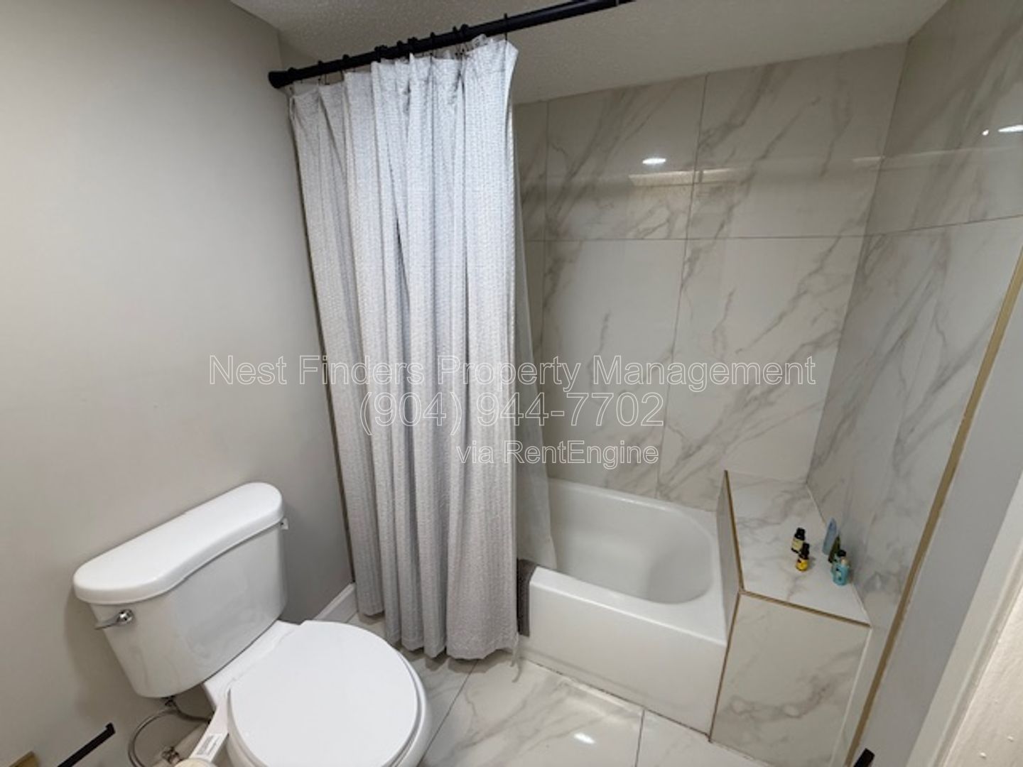 Stunning 2-bedroom, 2-bathroom condo available for rent in The Lakes property image