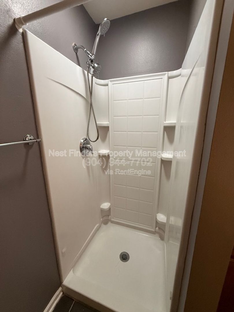 Beautiful 3-bedroom, 2-bathroom home for rent in Hayden Lakes on Jacksonville’s Northside! property image