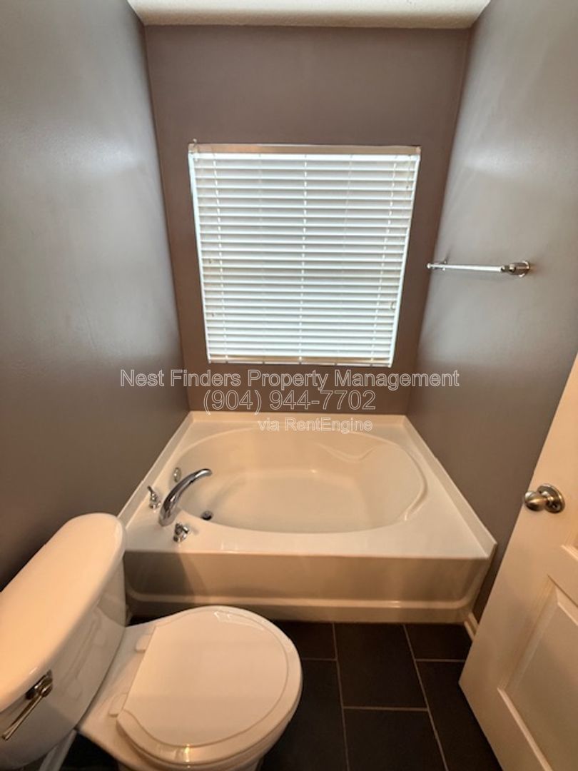 Beautiful 3-bedroom, 2-bathroom home for rent in Hayden Lakes on Jacksonville’s Northside! property image