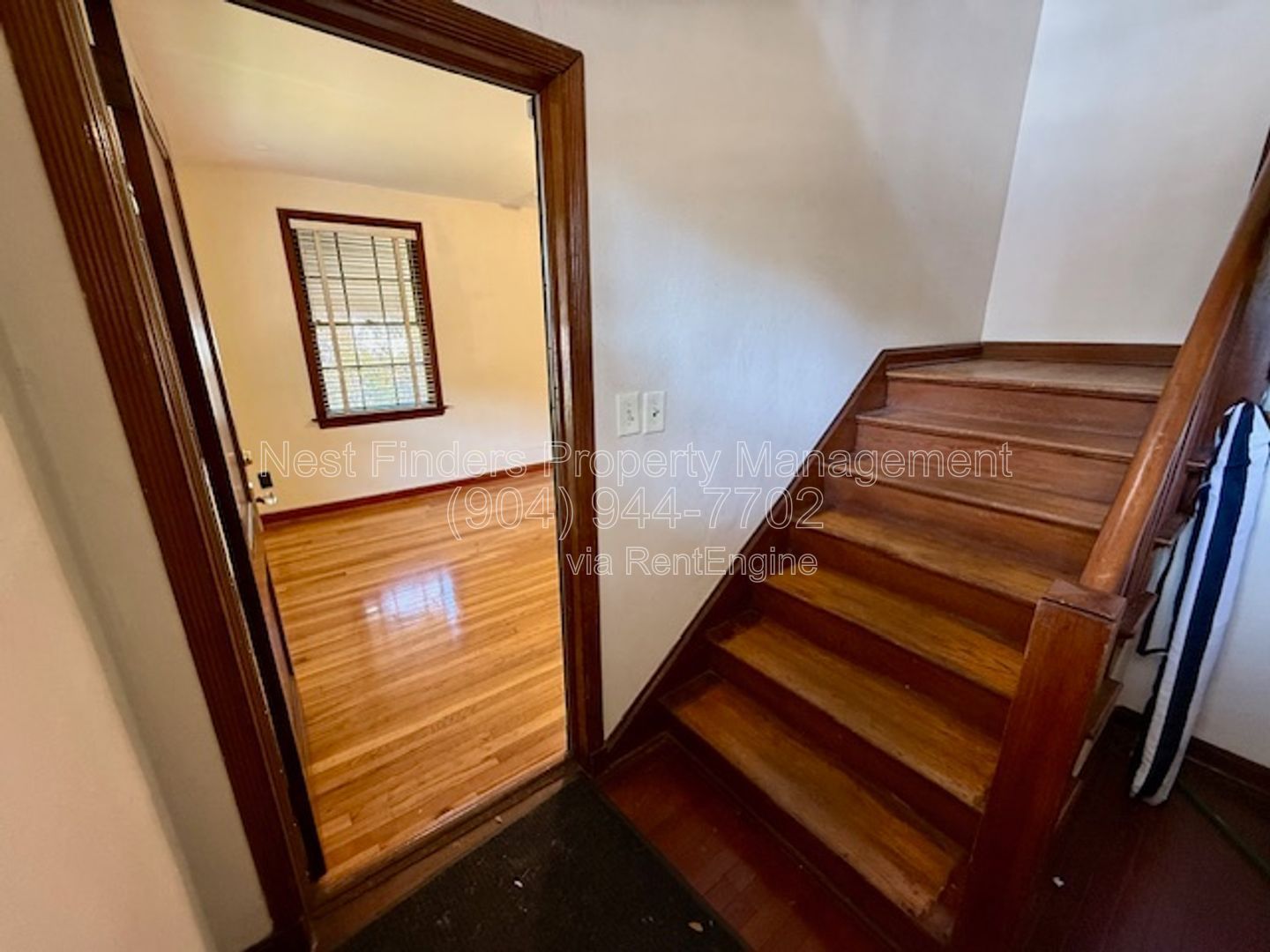 Charming two-bedroom, one-bathroom duplex for rent in the heart of Riverside. T property image