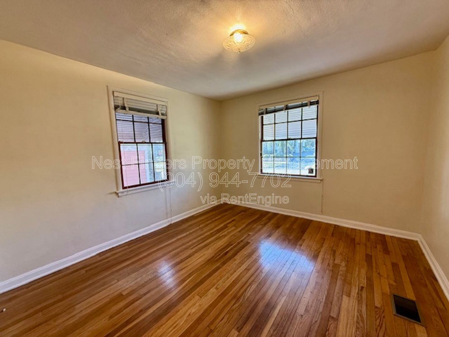 Charming two-bedroom, one-bathroom duplex for rent in the heart of Riverside. T property image