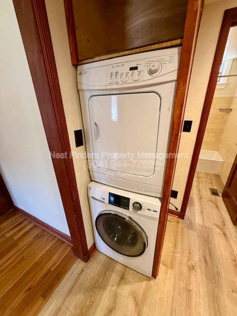 Charming two-bedroom, one-bathroom duplex for rent in the heart of Riverside. T property image