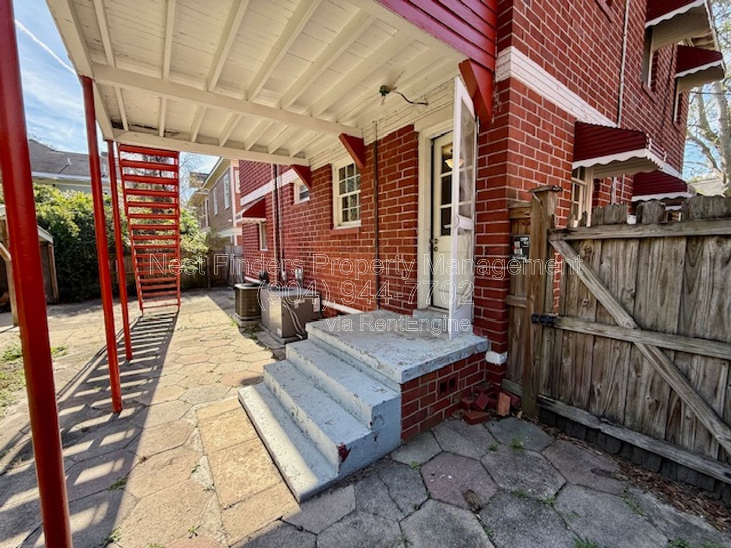 Charming two-bedroom, one-bathroom duplex for rent in the heart of Riverside. T property image