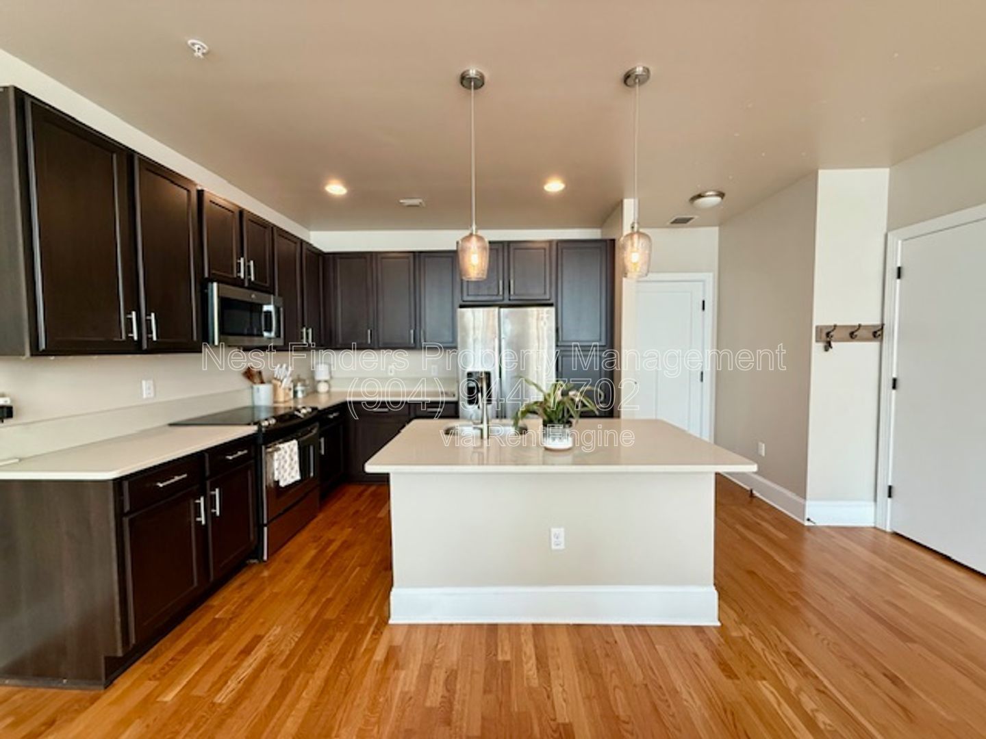 Charming 2 bedroom condo for rent in John Gorrie Condos! property image