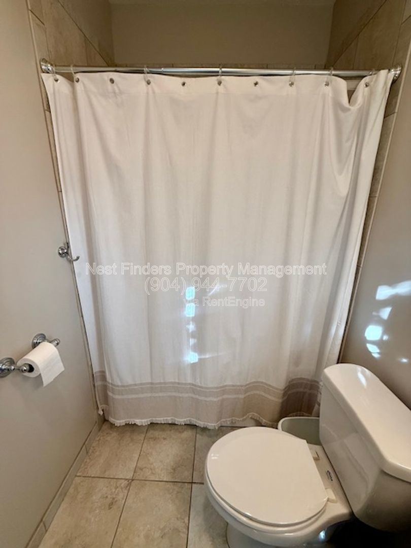 Charming 2 bedroom condo for rent in John Gorrie Condos! property image