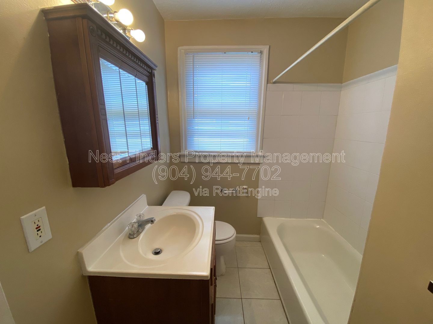 Beautiful 1 bedroom duplex in the historic area of Riverside! property image