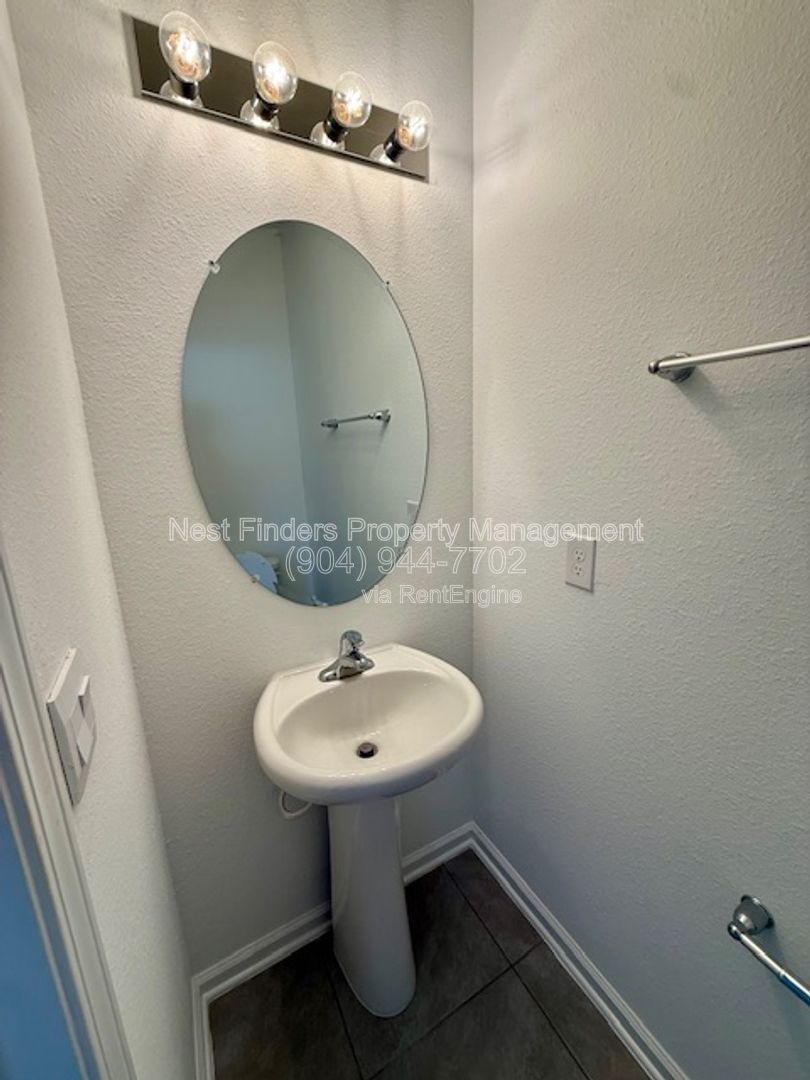 Beautiful townhome for rent in Equinox East property image