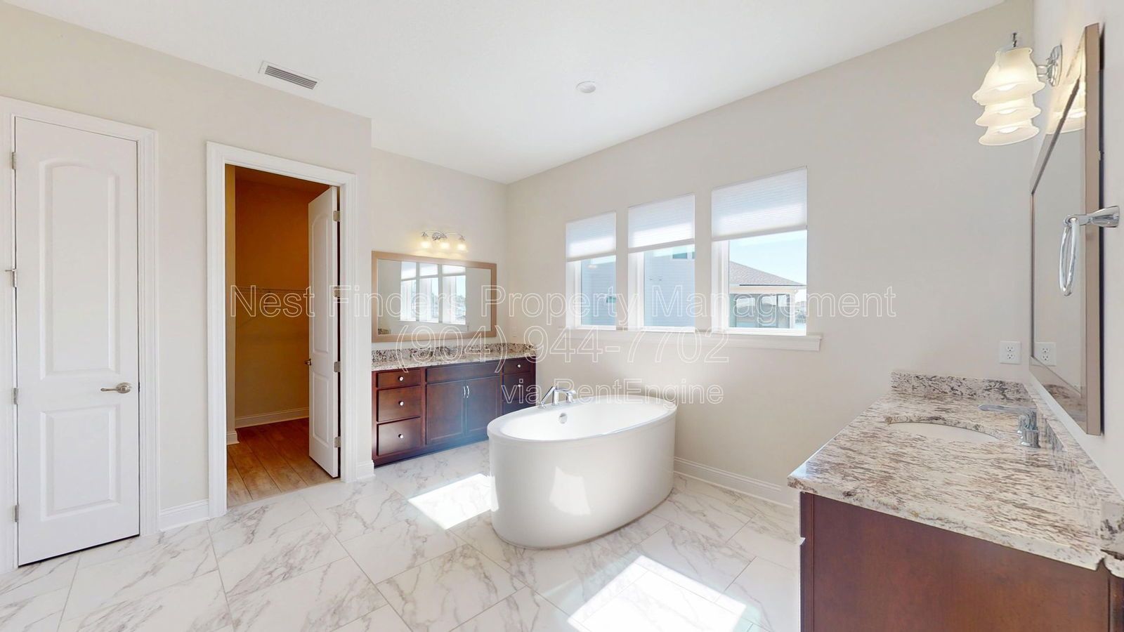 Stunning lakefront home for rent in Beacon Lake! property image