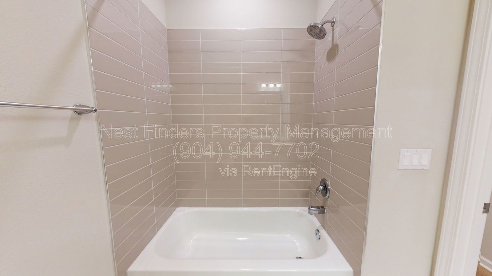 Stunning 3 bedroom, 2 bathroom townhome for rent in Beacon Lake property image