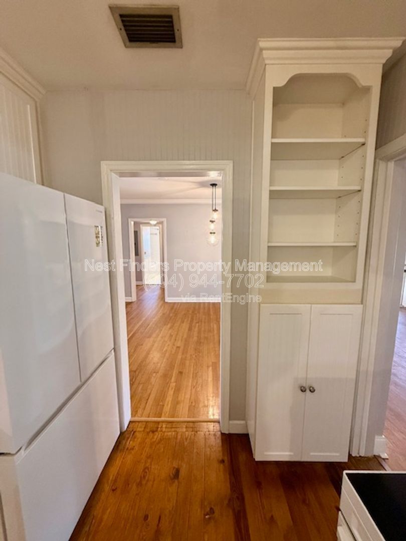 Charming 3-bedroom, 2-bathroom home for rent in the desirable Lakewood area! property image