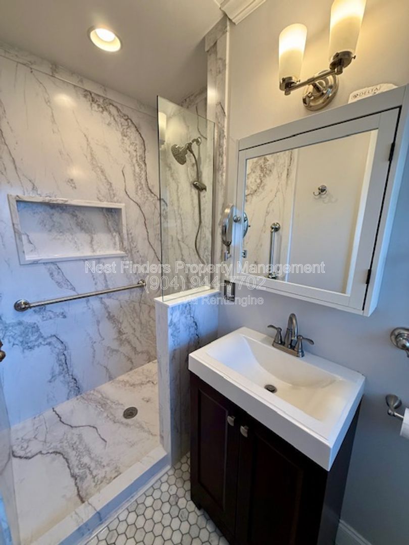 Charming 3-bedroom, 2-bathroom home for rent in the desirable Lakewood area! property image