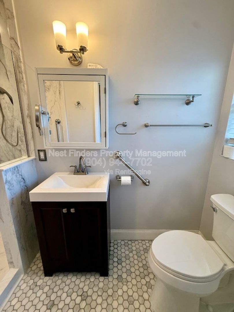 Charming 3-bedroom, 2-bathroom home for rent in the desirable Lakewood area! property image