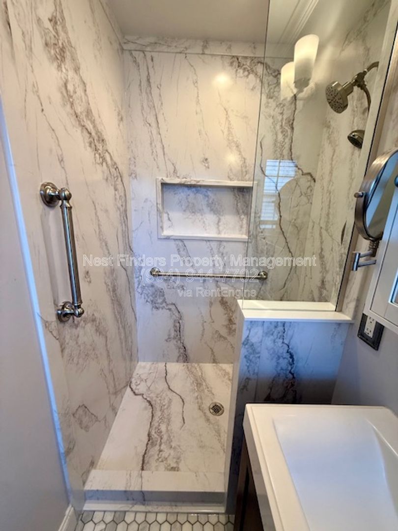 Charming 3-bedroom, 2-bathroom home for rent in the desirable Lakewood area! property image