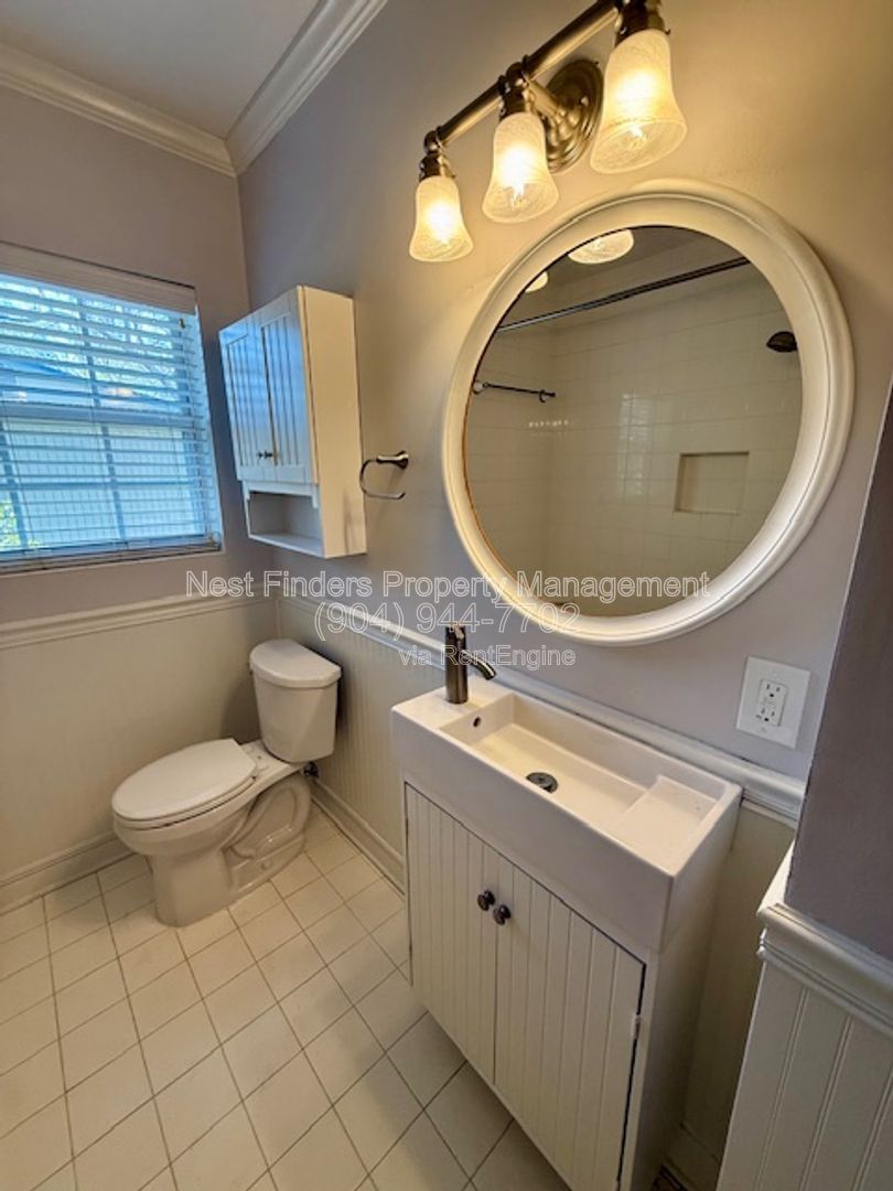 Charming 3-bedroom, 2-bathroom home for rent in the desirable Lakewood area! property image