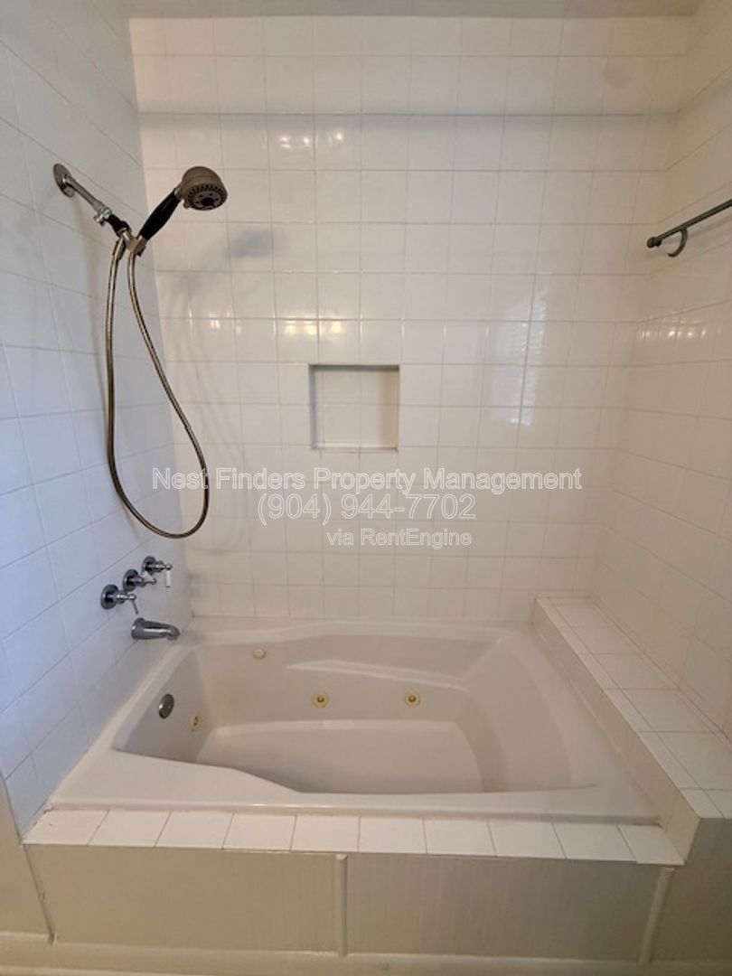 Charming 3-bedroom, 2-bathroom home for rent in the desirable Lakewood area! property image