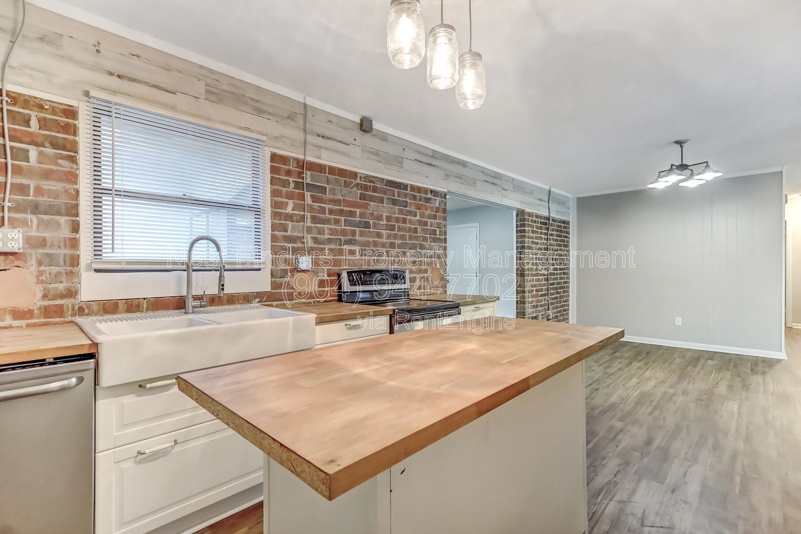 Beautiful 3 bedroom, 2 bathroom home in the heart of Mandarin! property image