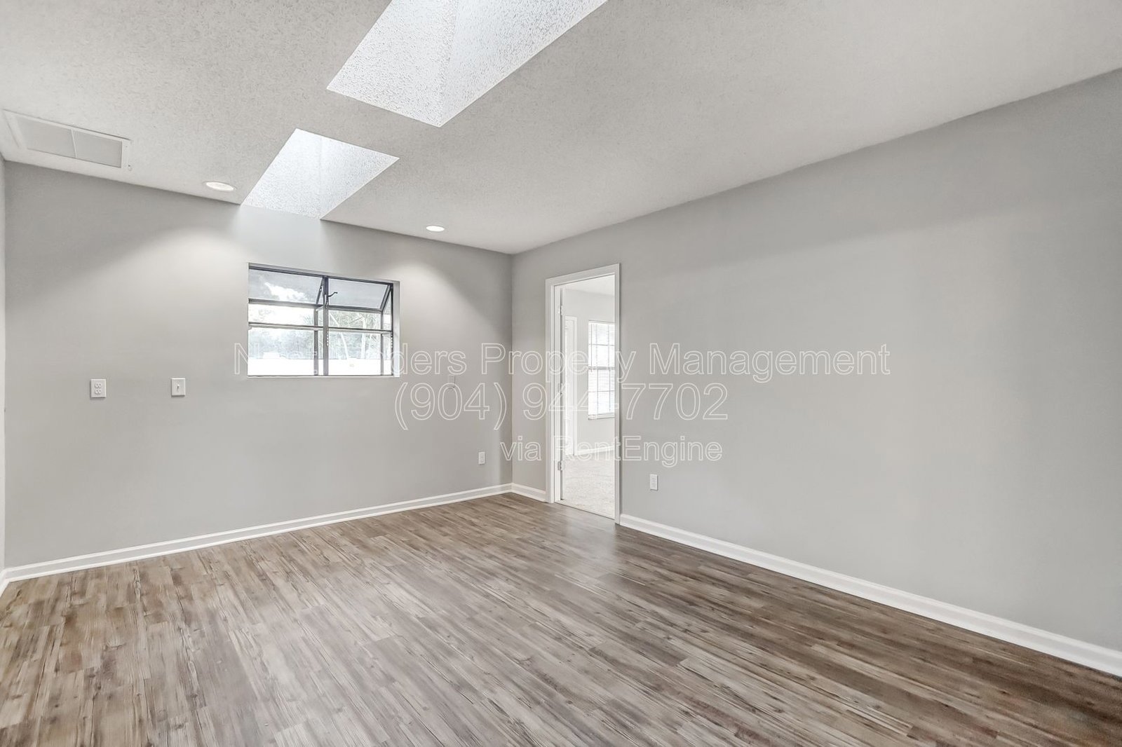 Beautiful 3 bedroom, 2 bathroom home in the heart of Mandarin! property image