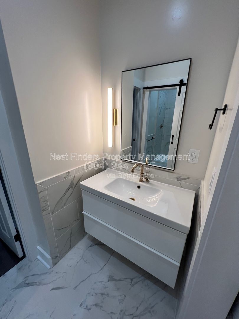 1 bedroom condo for rent near Memorial Park in Riverside! property image