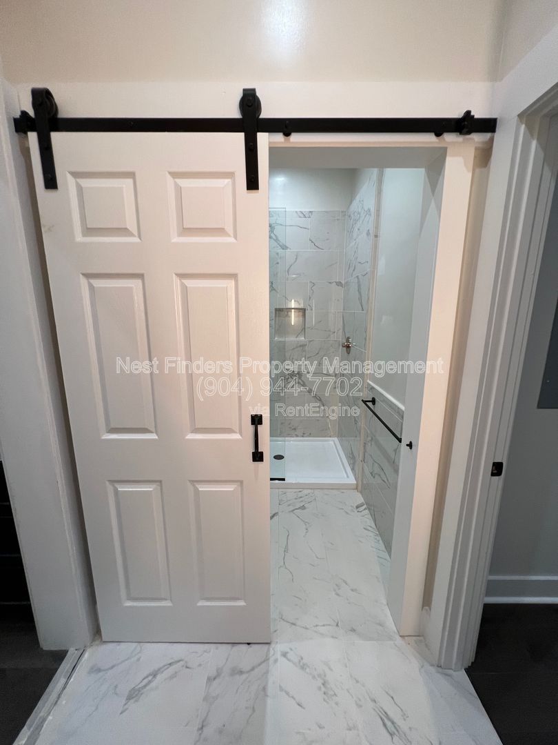 1 bedroom condo for rent near Memorial Park in Riverside! property image