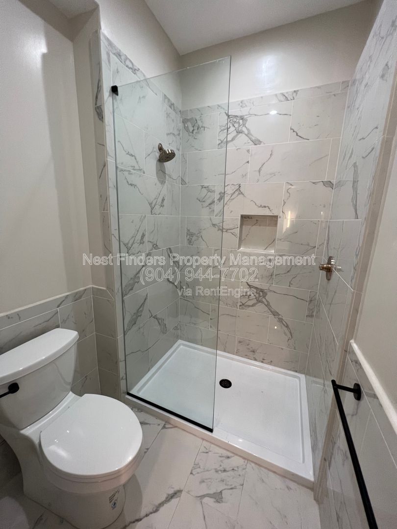 1 bedroom condo for rent near Memorial Park in Riverside! property image