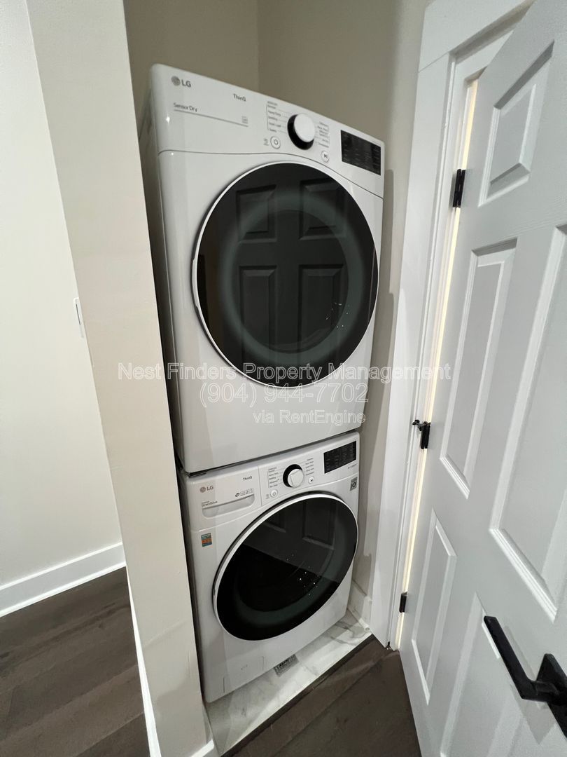 1 bedroom condo for rent near Memorial Park in Riverside! property image