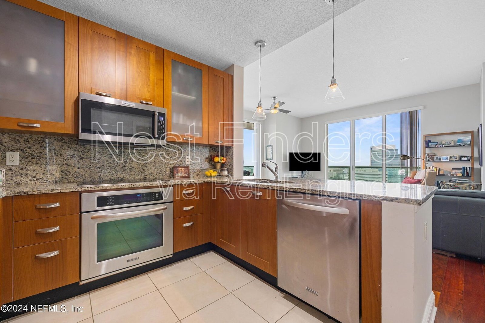 Stunning condo for rent at The Peninsula! property image