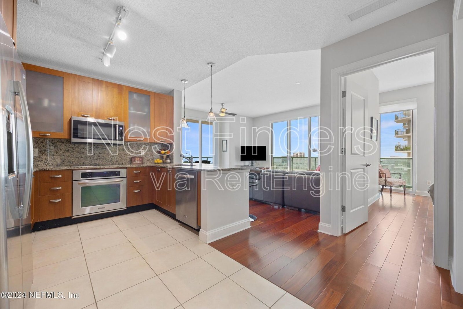 Stunning condo for rent at The Peninsula! property image