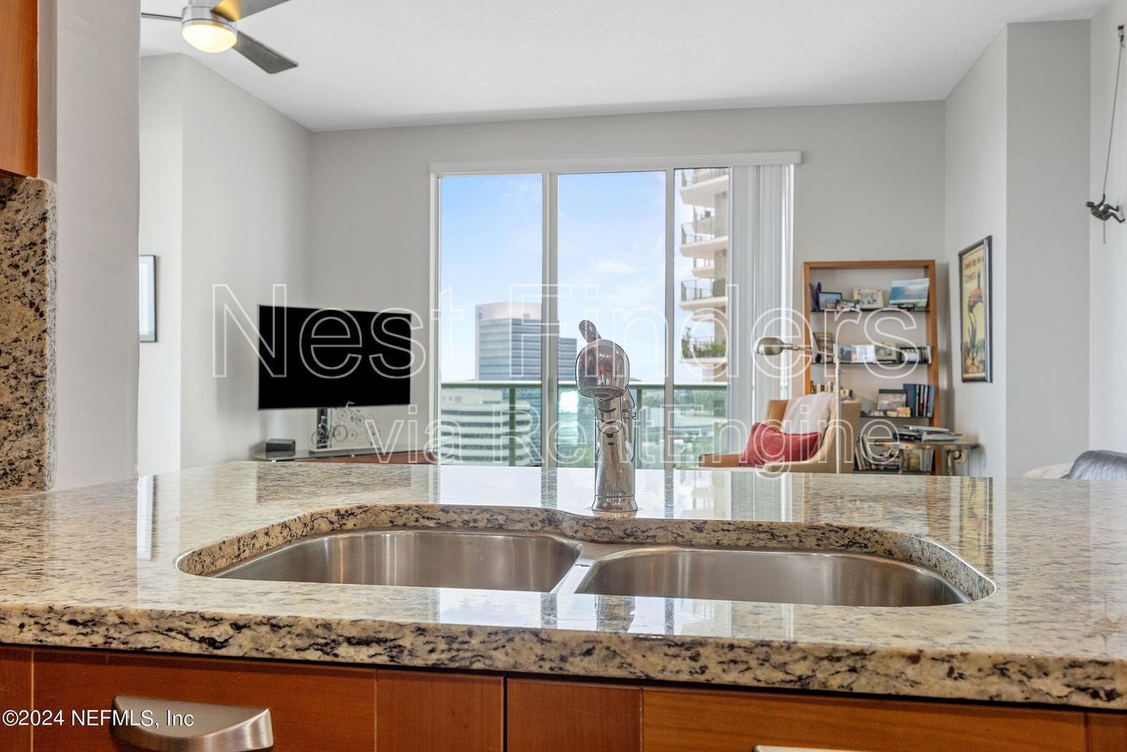 Stunning condo for rent at The Peninsula! property image