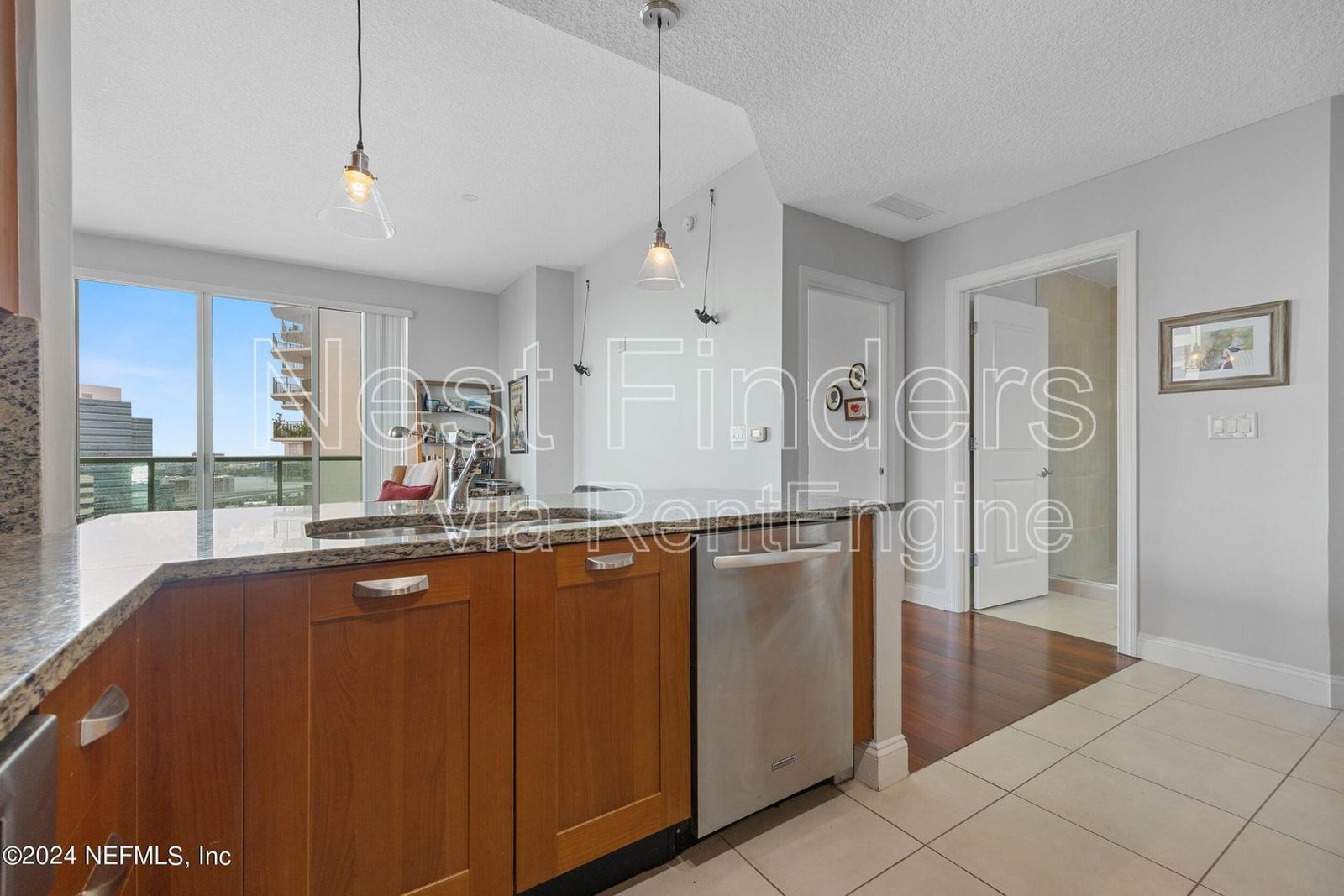 Stunning condo for rent at The Peninsula! property image
