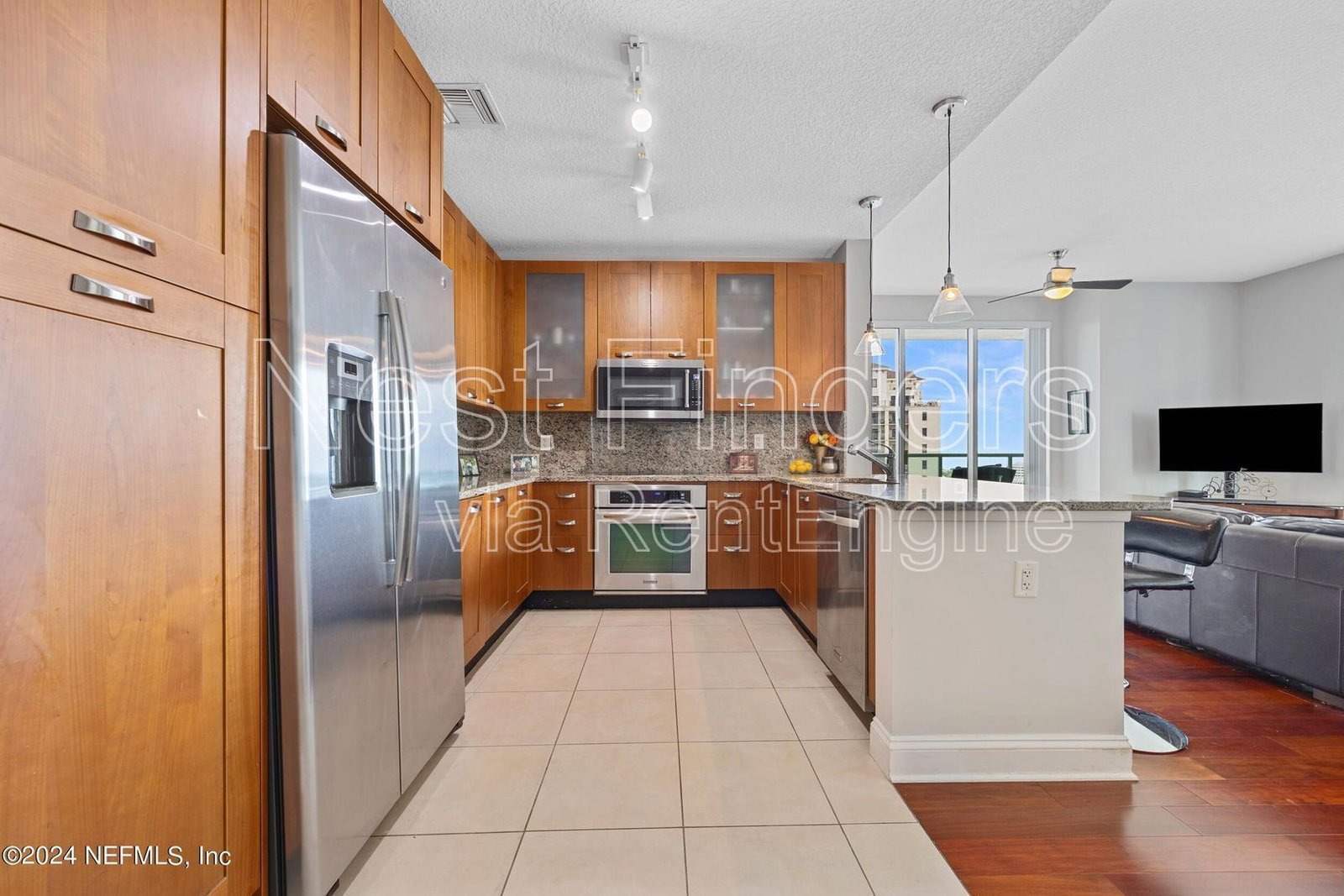 Stunning condo for rent at The Peninsula! property image