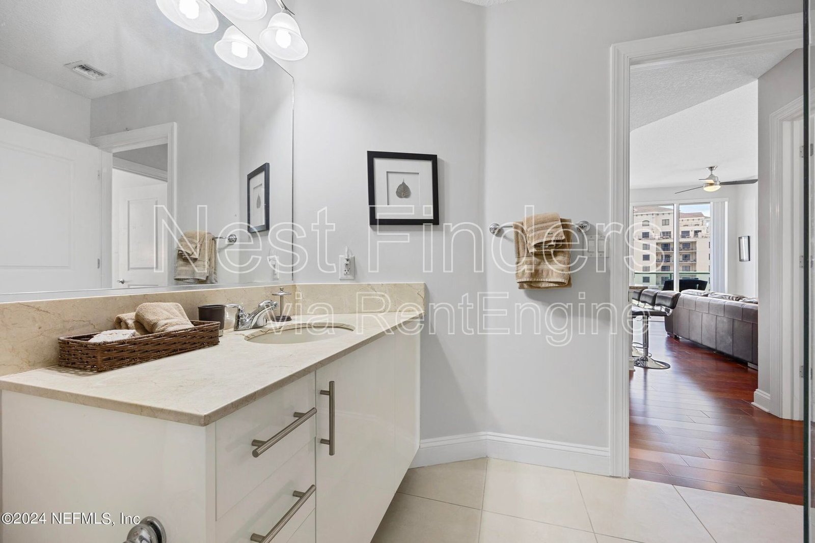 Stunning condo for rent at The Peninsula! property image