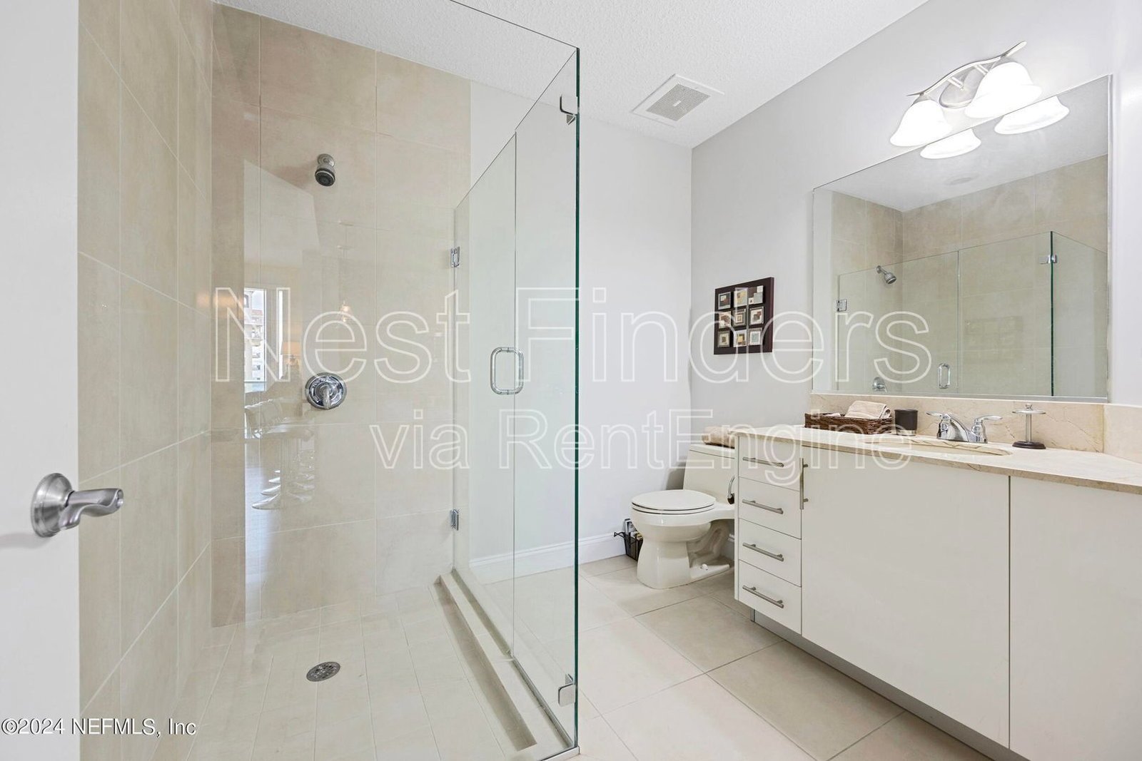 Stunning condo for rent at The Peninsula! property image