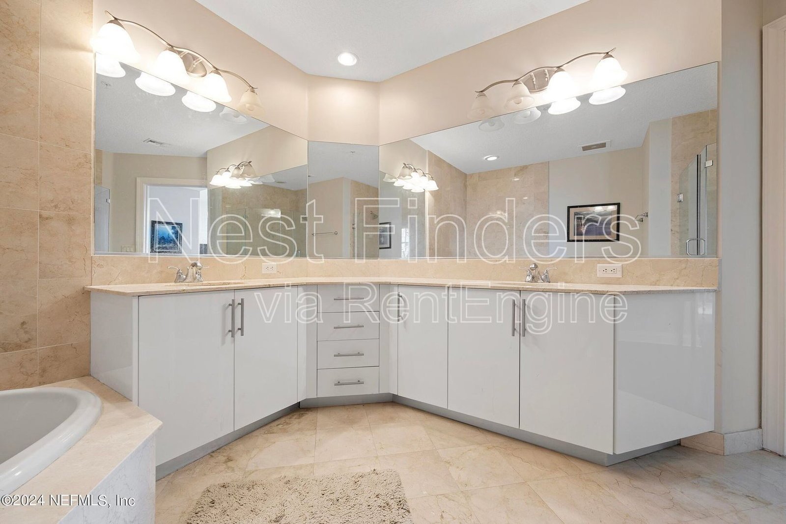 Stunning condo for rent at The Peninsula! property image