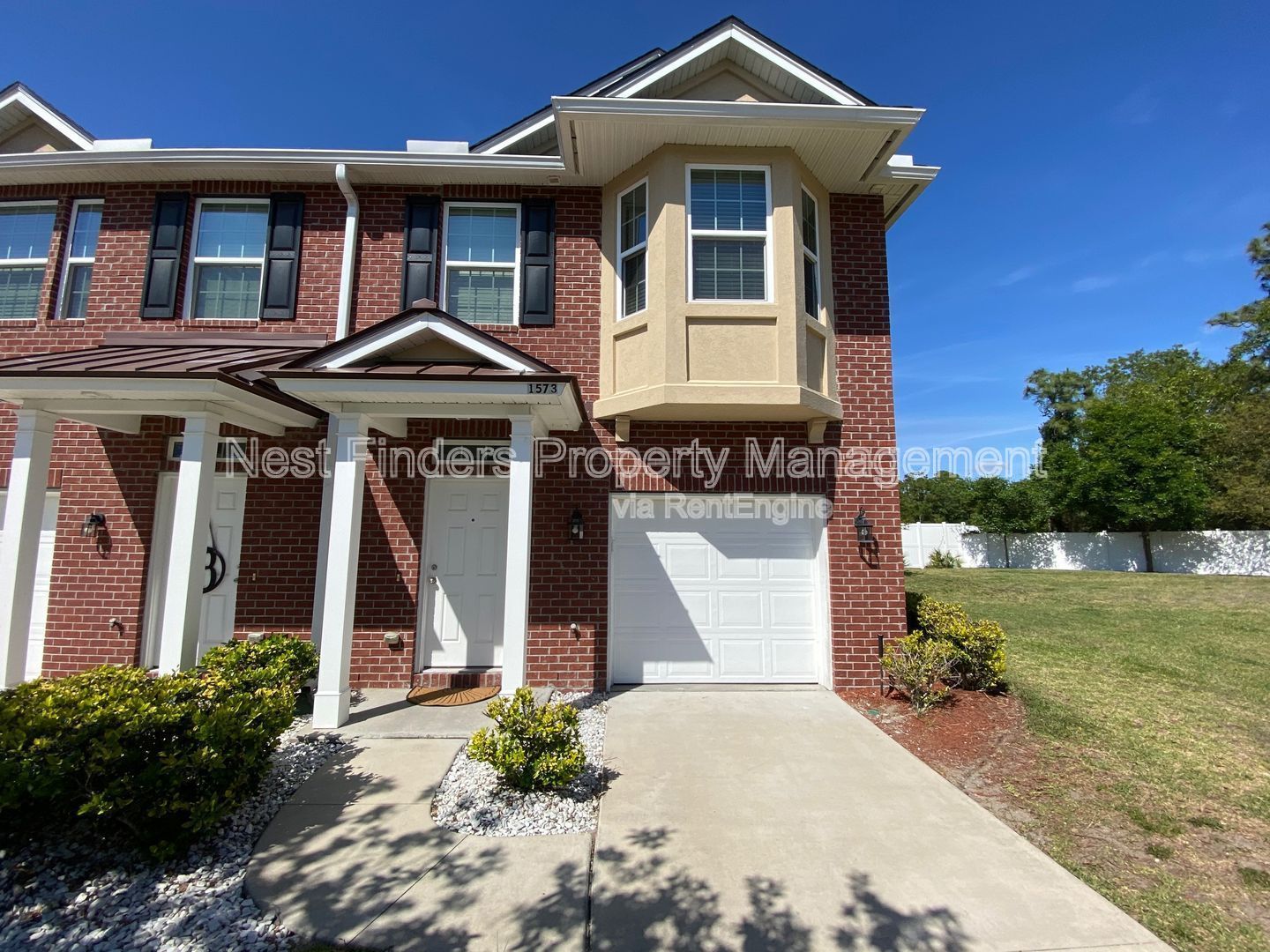 Beautiful 3 bedroom, 2.5 bathroom END unit townhouse for rent in Kendall Pointe! property image