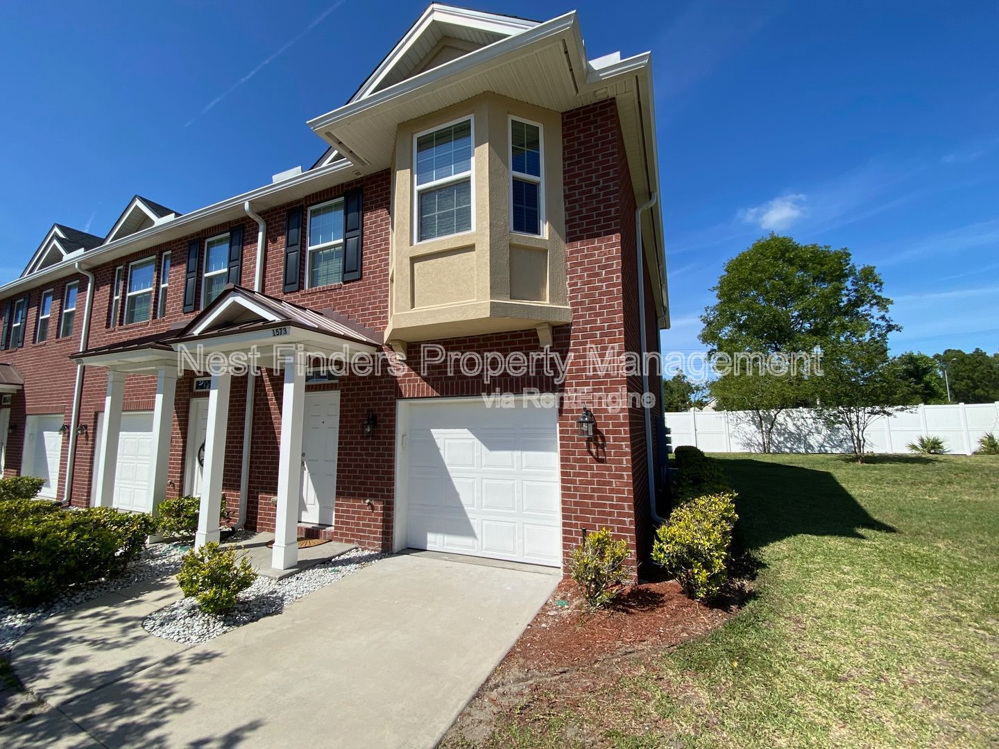 Beautiful 3 bedroom, 2.5 bathroom END unit townhouse for rent in Kendall Pointe! property image