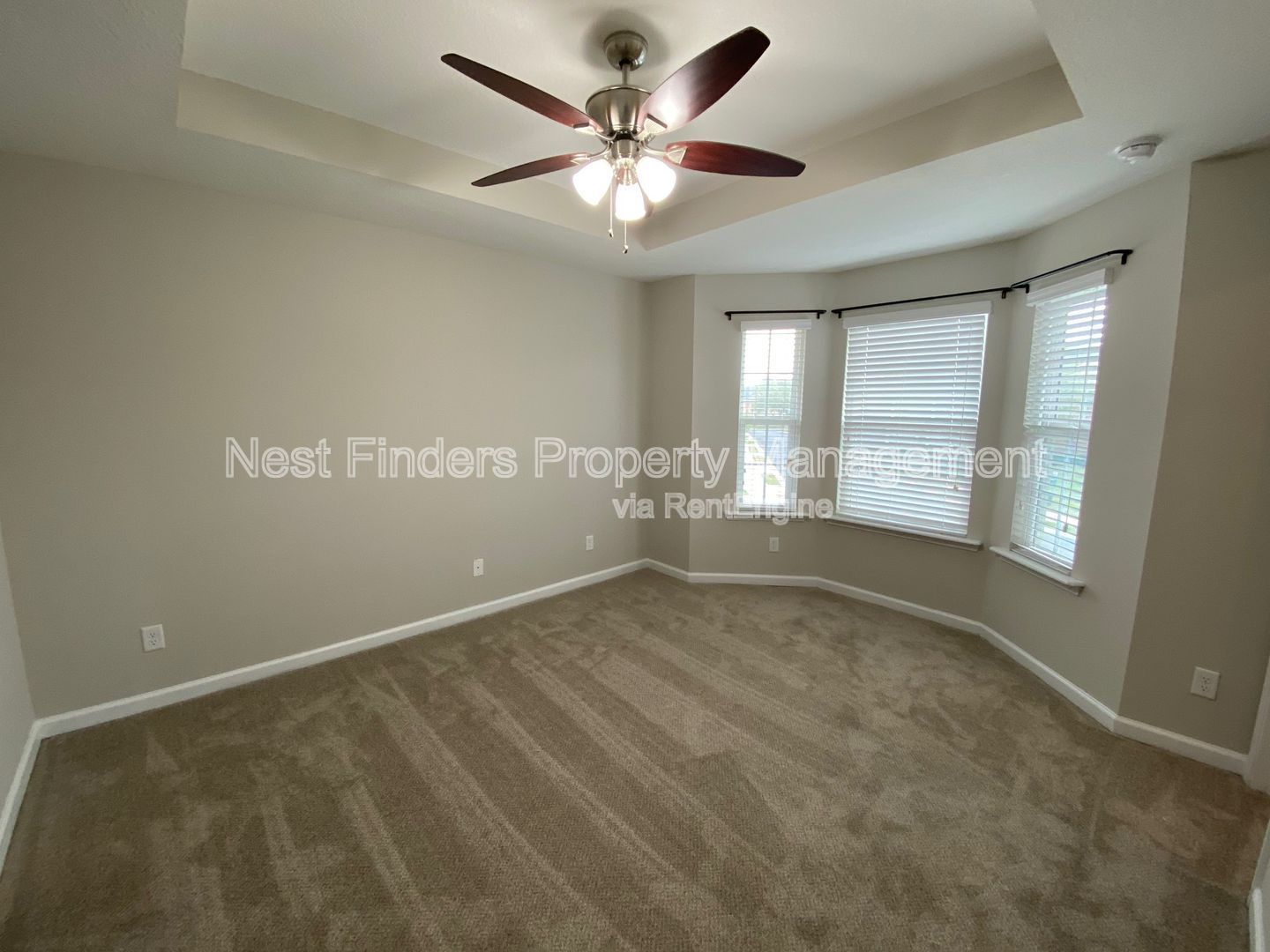 Beautiful 3 bedroom, 2.5 bathroom END unit townhouse for rent in Kendall Pointe! property image