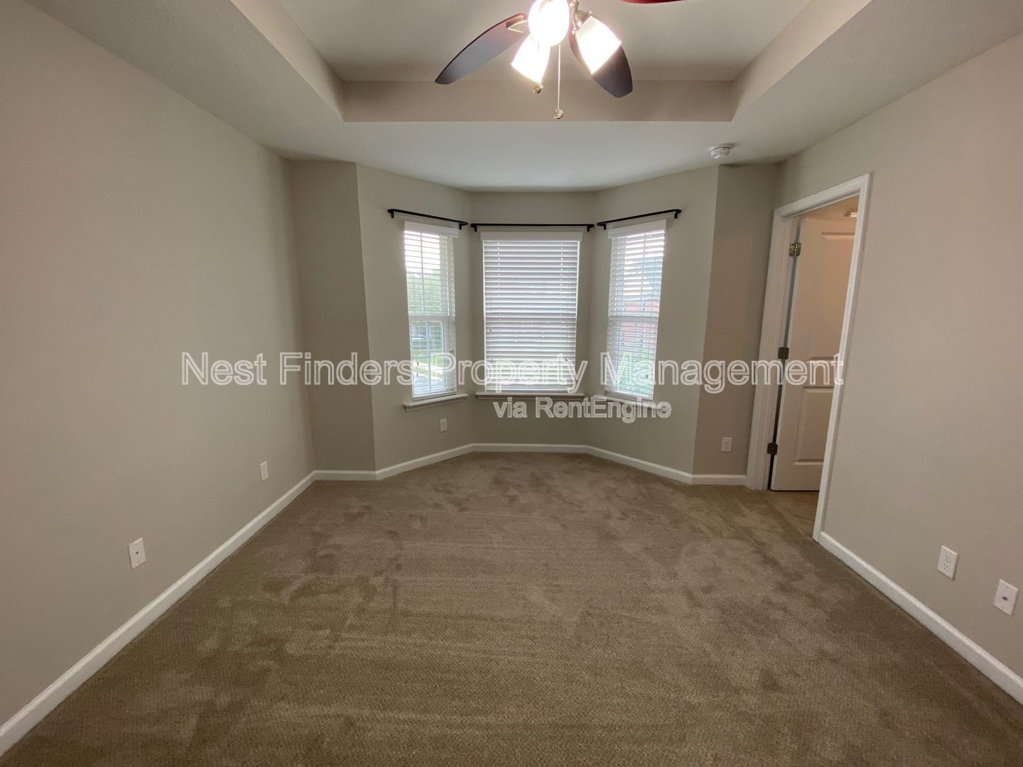 Beautiful 3 bedroom, 2.5 bathroom END unit townhouse for rent in Kendall Pointe! property image