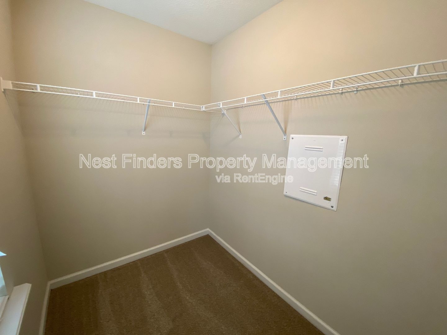 Beautiful 3 bedroom, 2.5 bathroom END unit townhouse for rent in Kendall Pointe! property image