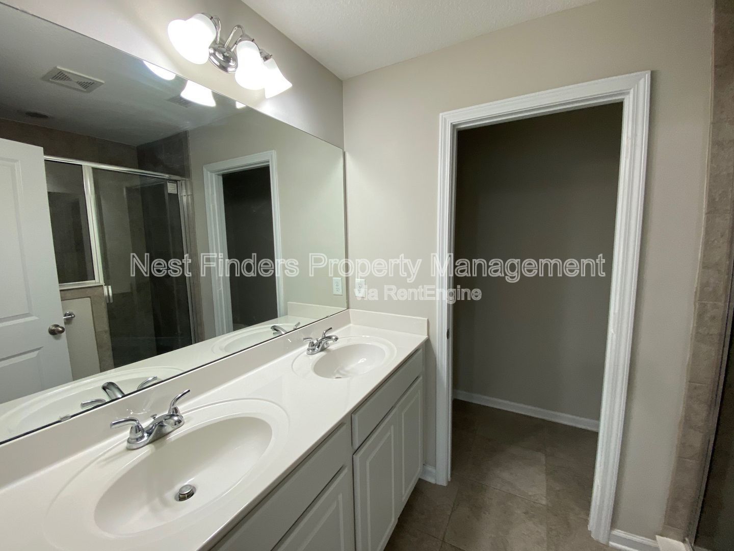 Beautiful 3 bedroom, 2.5 bathroom END unit townhouse for rent in Kendall Pointe! property image