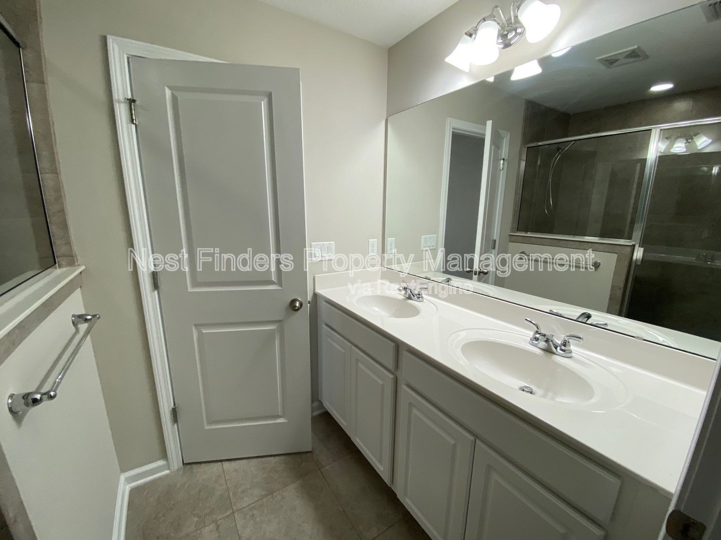Beautiful 3 bedroom, 2.5 bathroom END unit townhouse for rent in Kendall Pointe! property image