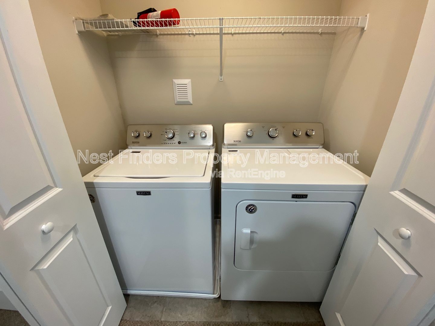 Beautiful 3 bedroom, 2.5 bathroom END unit townhouse for rent in Kendall Pointe! property image