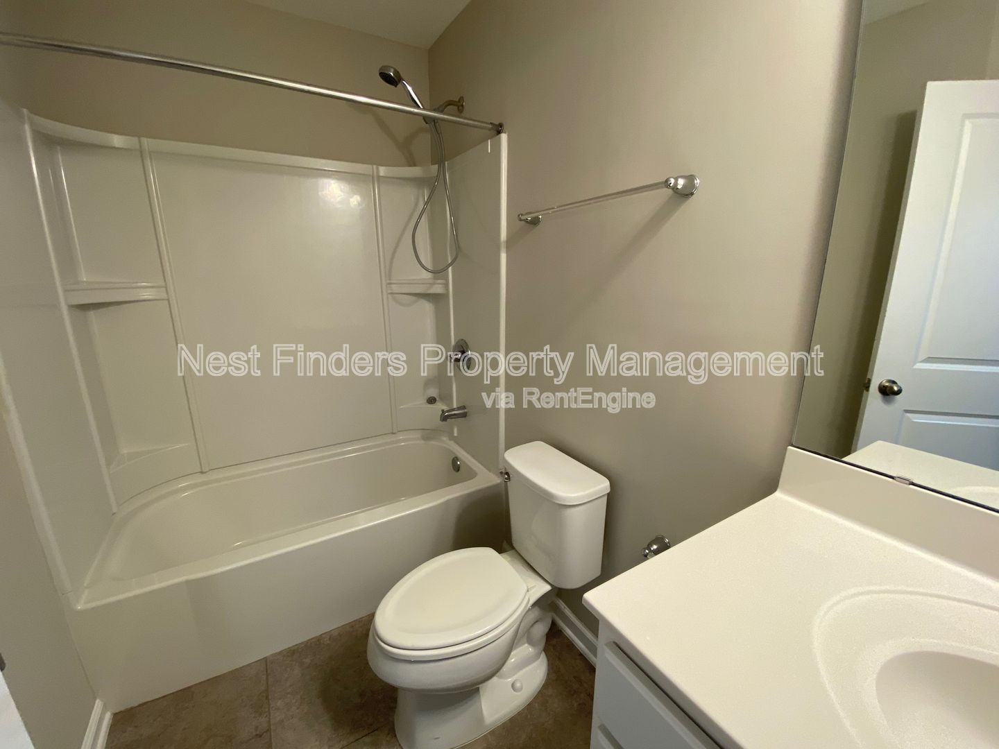 Beautiful 3 bedroom, 2.5 bathroom END unit townhouse for rent in Kendall Pointe! property image
