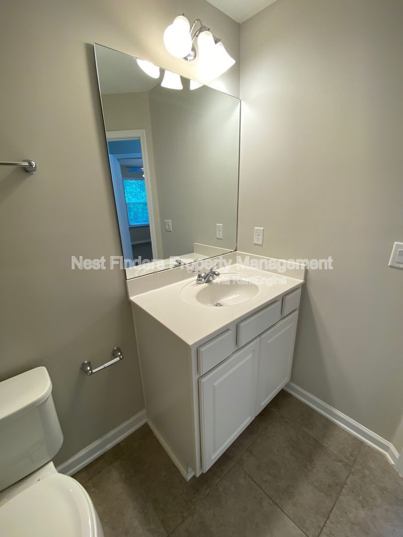 Beautiful 3 bedroom, 2.5 bathroom END unit townhouse for rent in Kendall Pointe! property image