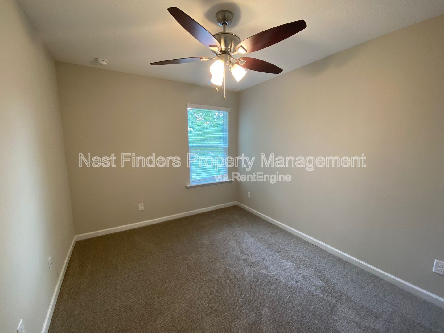 Beautiful 3 bedroom, 2.5 bathroom END unit townhouse for rent in Kendall Pointe! property image