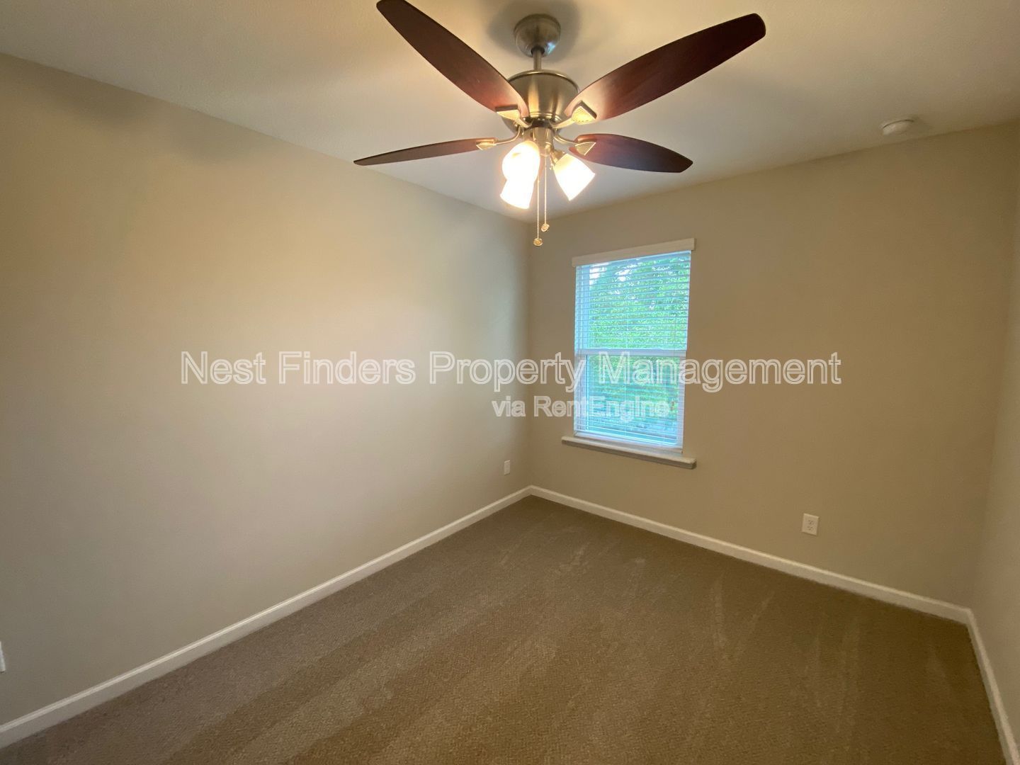Beautiful 3 bedroom, 2.5 bathroom END unit townhouse for rent in Kendall Pointe! property image