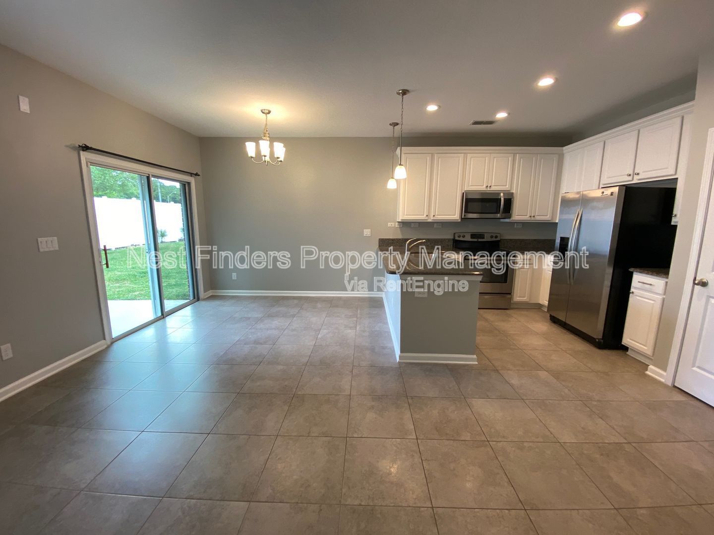 Beautiful 3 bedroom, 2.5 bathroom END unit townhouse for rent in Kendall Pointe! property image