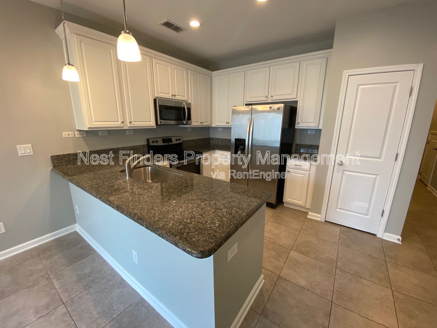 Beautiful 3 bedroom, 2.5 bathroom END unit townhouse for rent in Kendall Pointe! property image