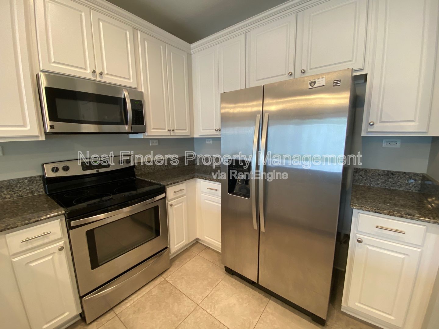 Beautiful 3 bedroom, 2.5 bathroom END unit townhouse for rent in Kendall Pointe! property image