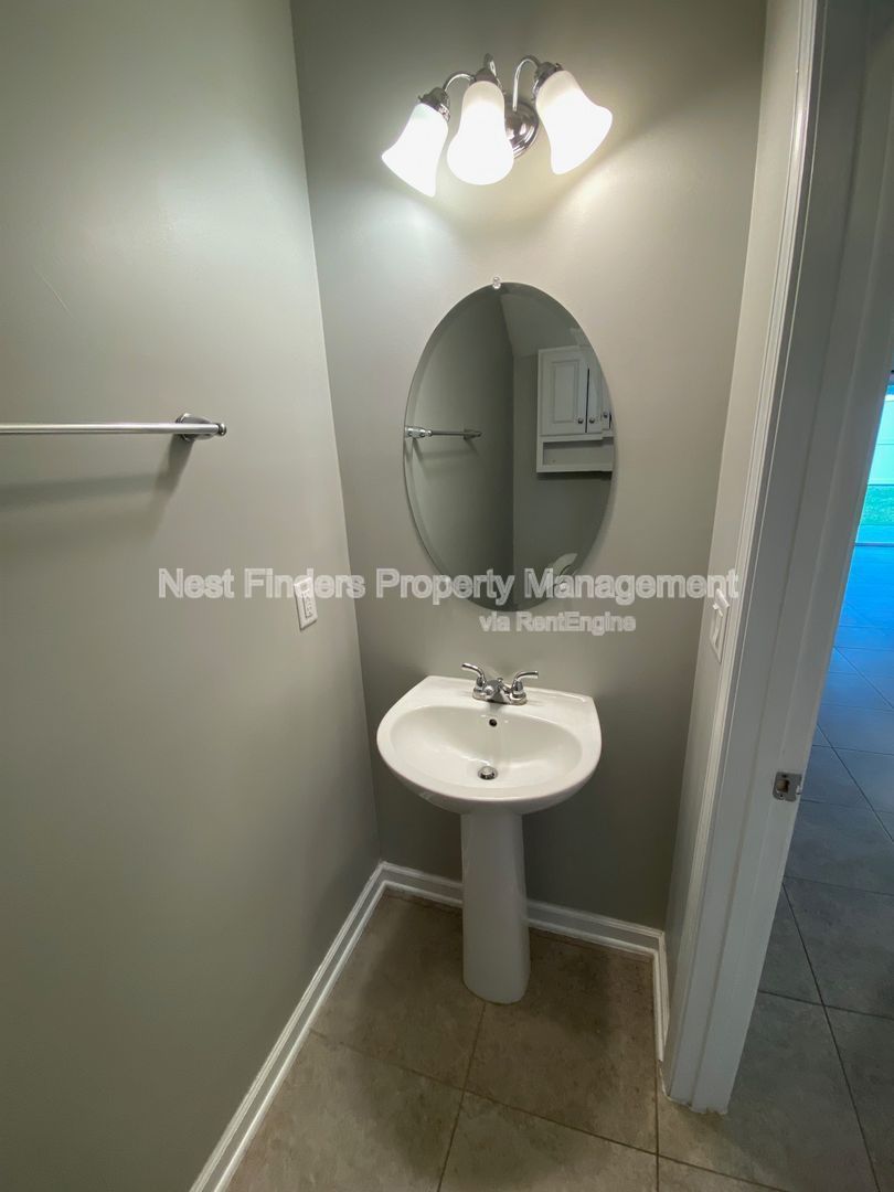 Beautiful 3 bedroom, 2.5 bathroom END unit townhouse for rent in Kendall Pointe! property image
